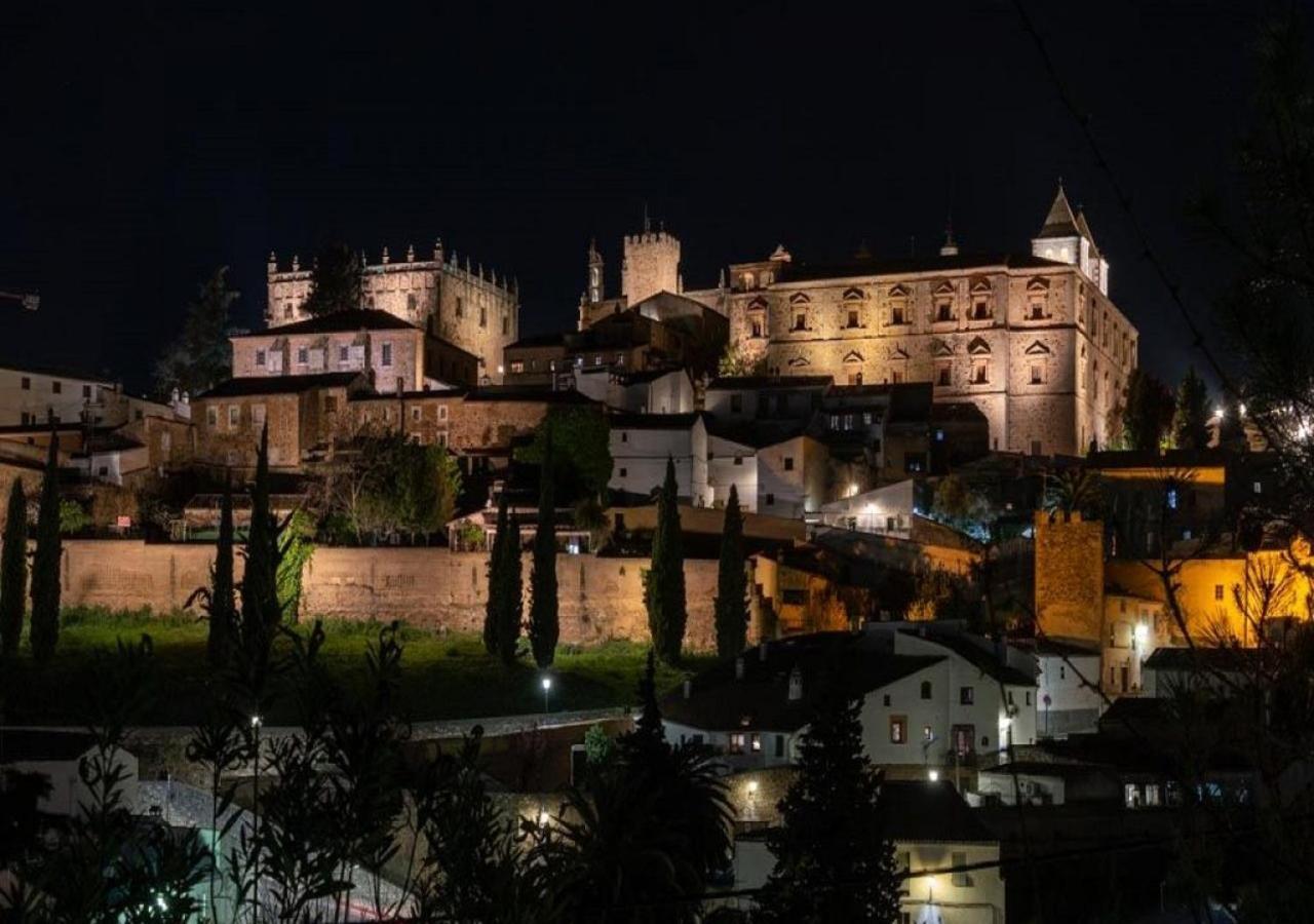 Apartamento Turistico Muralla De Касерес Экстерьер фото